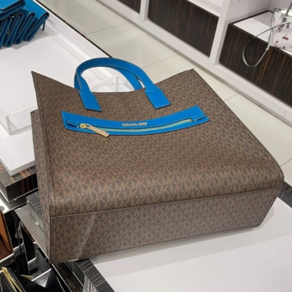 Michael Kors Kenly Large Tote - Picture 8 of 16